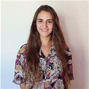 Profesora de español que enseña de manera amena y personalizada a estudiantes de todas las edades.